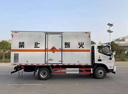 东川爆破器材运输车
