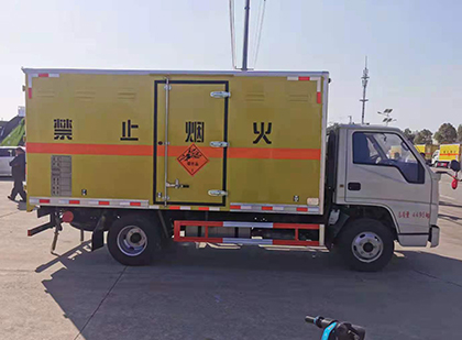 东川爆破器材运输车