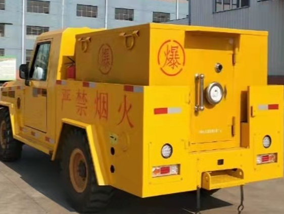 东川凯龙爆破器材运输车：保障爆破任务的安全运行